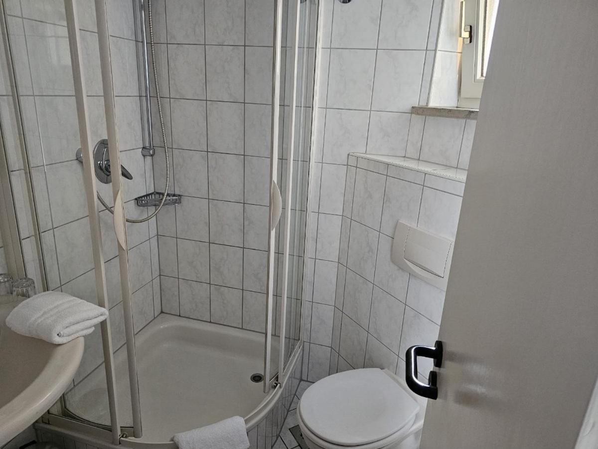 Hotel Tennenloher Hof Erlangen Ngoại thất bức ảnh